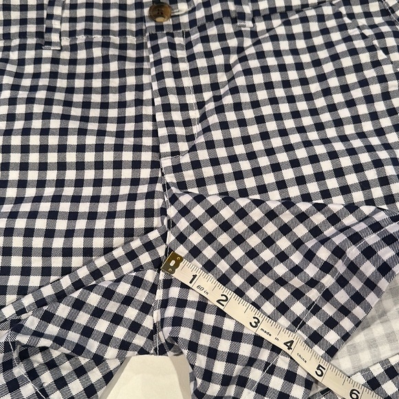 Old Navy Women’s Mid Rise Everyday Short, 5” inseam, Navy & White check Size 6 - Picture 8 of 10